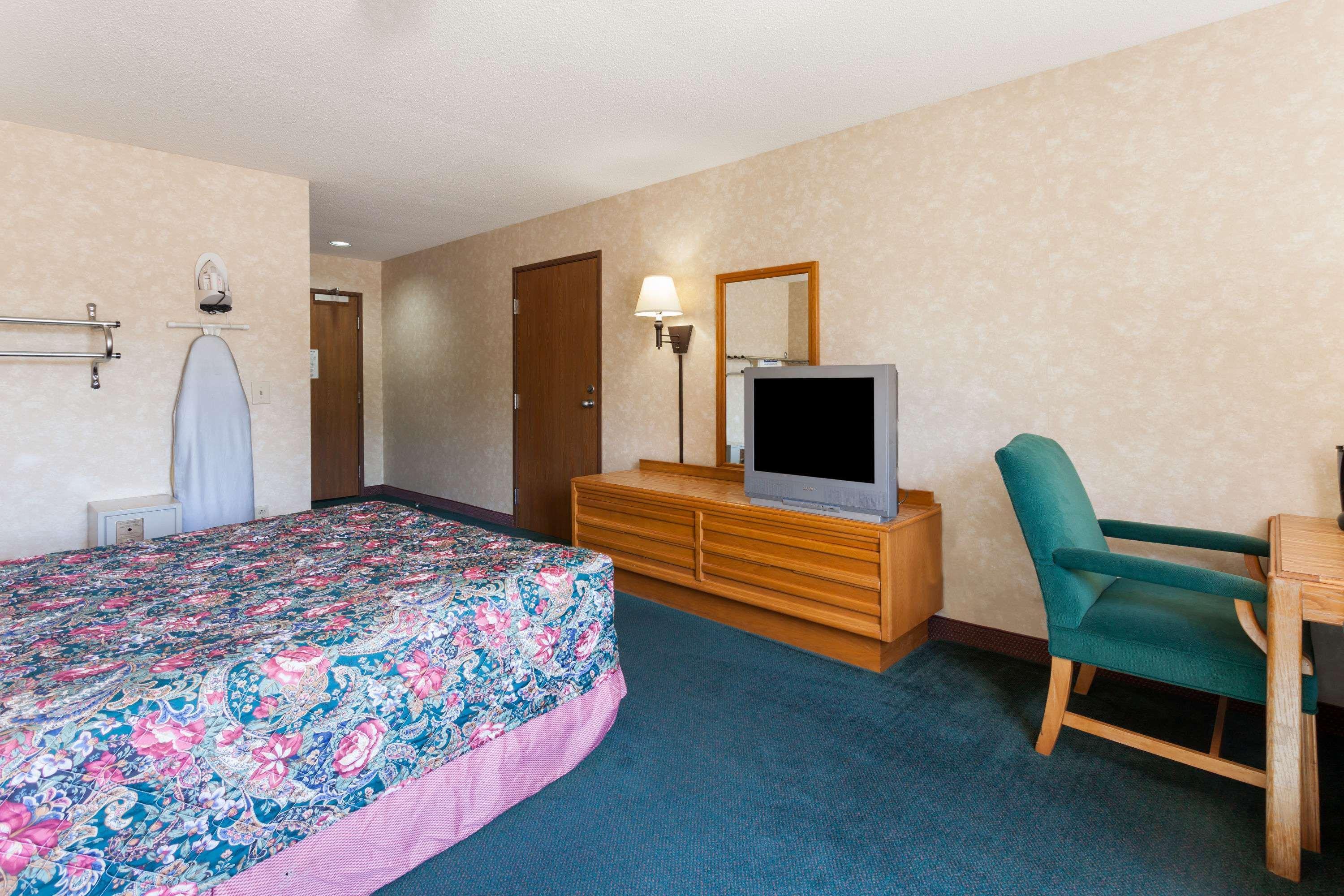 American Inn & Suites Dundee Bagian luar foto