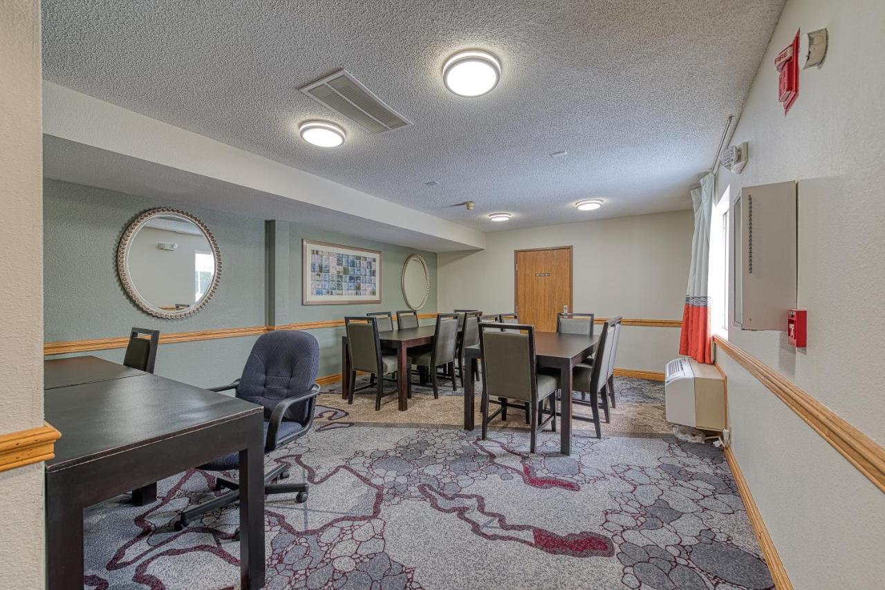 American Inn & Suites Dundee Bagian luar foto